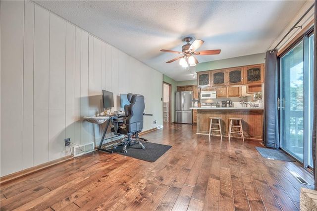 2504 S 14th Street, Leavenworth, KS 66048