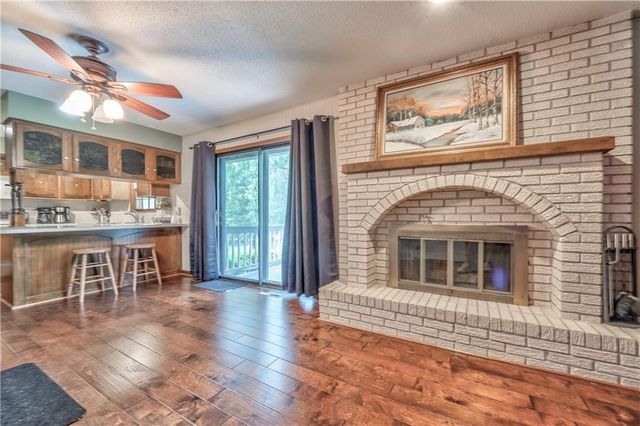2504 S 14th Street, Leavenworth, KS 66048
