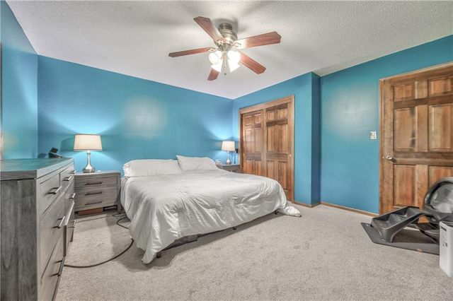 2504 S 14th Street, Leavenworth, KS 66048