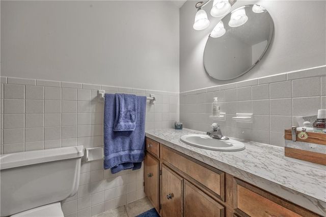 2504 S 14th Street, Leavenworth, KS 66048
