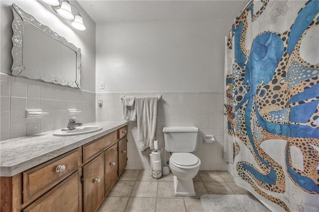 2504 S 14th Street, Leavenworth, KS 66048
