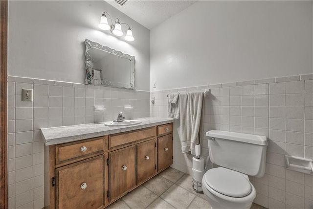 2504 S 14th Street, Leavenworth, KS 66048