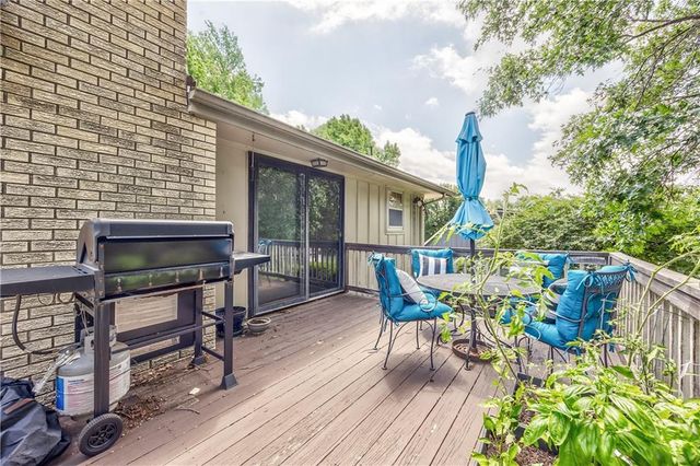 2504 S 14th Street, Leavenworth, KS 66048