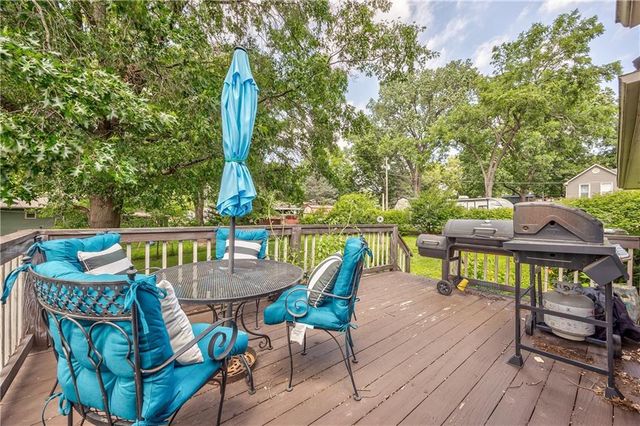 2504 S 14th Street, Leavenworth, KS 66048