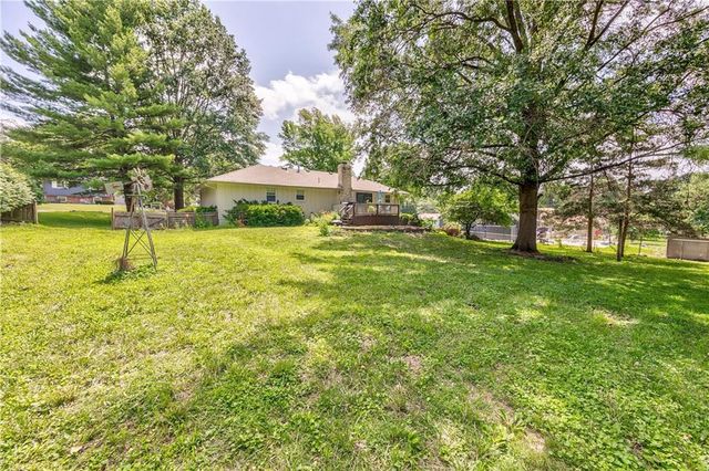 2504 S 14th Street, Leavenworth, KS 66048