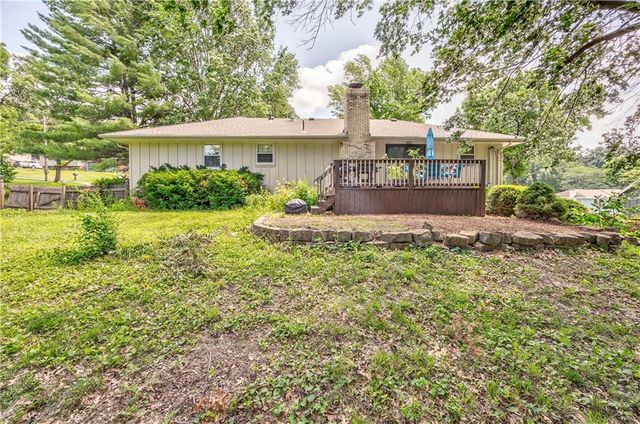 2504 S 14th Street, Leavenworth, KS 66048