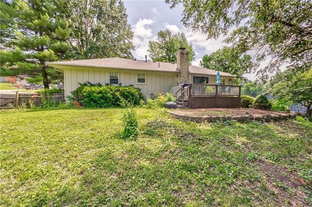 2504 S 14th Street, Leavenworth, KS 66048