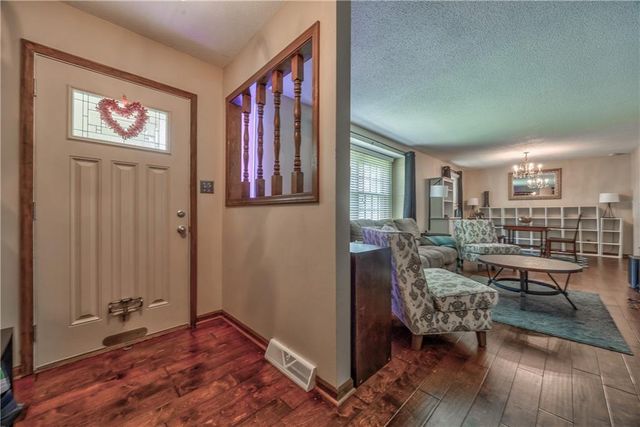 2504 S 14th Street, Leavenworth, KS 66048
