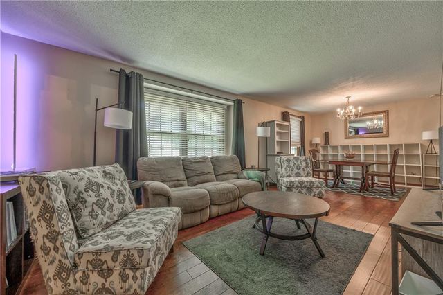 2504 S 14th Street, Leavenworth, KS 66048