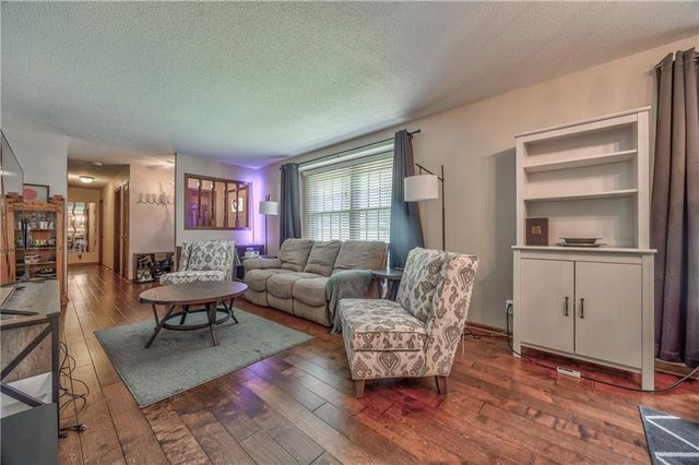 2504 S 14th Street, Leavenworth, KS 66048