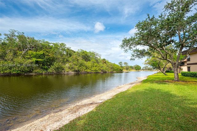 2676 N Carambola Cir N 1760, Coconut Creek, FL 33066
