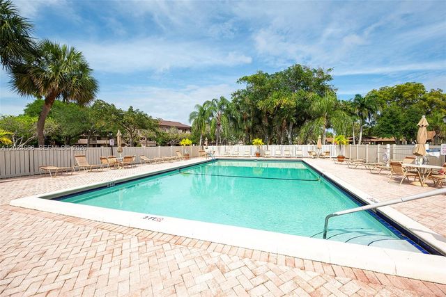 2676 N Carambola Cir N 1760, Coconut Creek, FL 33066