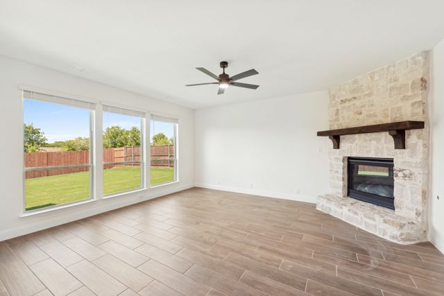 9529 Lanshire Lane, Fort Worth, TX 76131