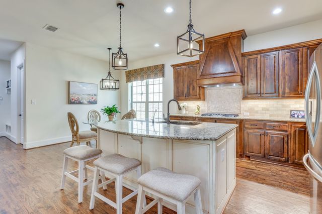 2016 Torin Street, Lewisville, TX 75056