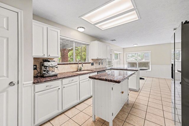 1418 Green Tree Drive, Tomball, TX 77375