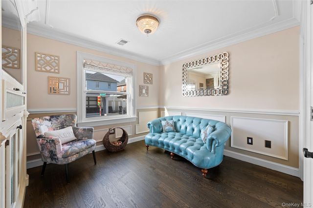 431 Beach 35th Street, Far Rockaway, NY 11691