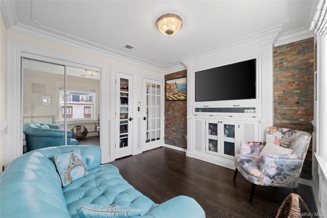 431 Beach 35th Street, Far Rockaway, NY 11691