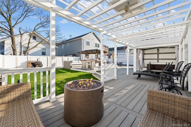 431 Beach 35th Street, Far Rockaway, NY 11691