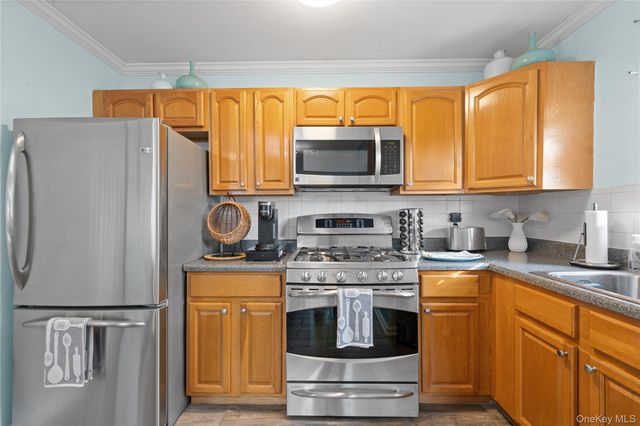 431 Beach 35th Street, Far Rockaway, NY 11691