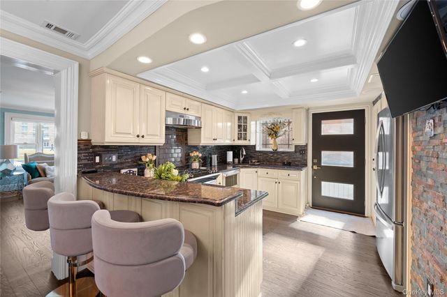 431 Beach 35th Street, Far Rockaway, NY 11691