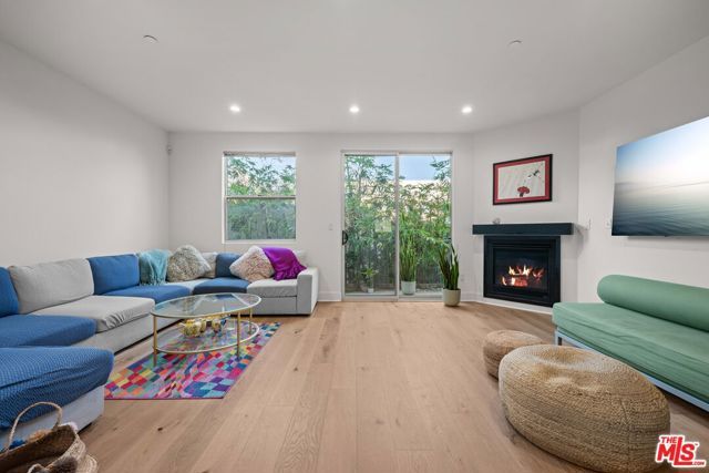 108 S Croft Avenue 102, Los Angeles, CA 90048