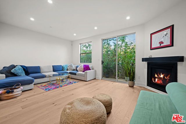 108 S Croft Avenue 102, Los Angeles, CA 90048