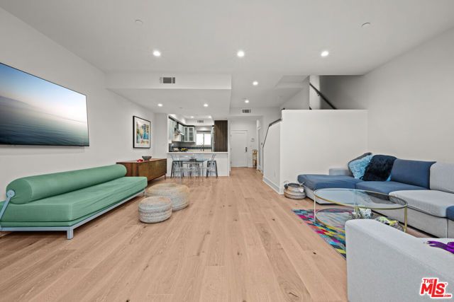 108 S Croft Avenue 102, Los Angeles, CA 90048