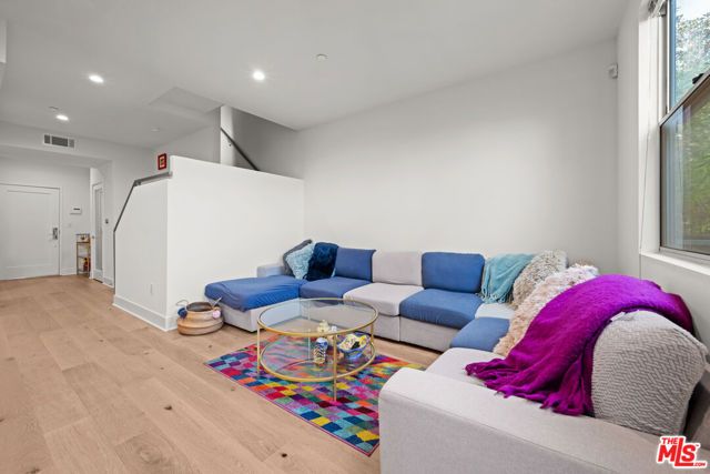 108 S Croft Avenue 102, Los Angeles, CA 90048