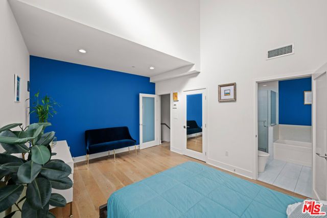 108 S Croft Avenue 102, Los Angeles, CA 90048