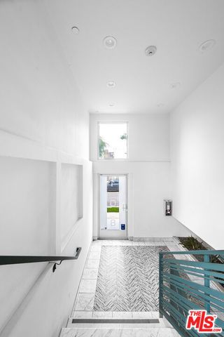 108 S Croft Avenue 102, Los Angeles, CA 90048