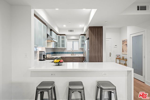 108 S Croft Avenue 102, Los Angeles, CA 90048