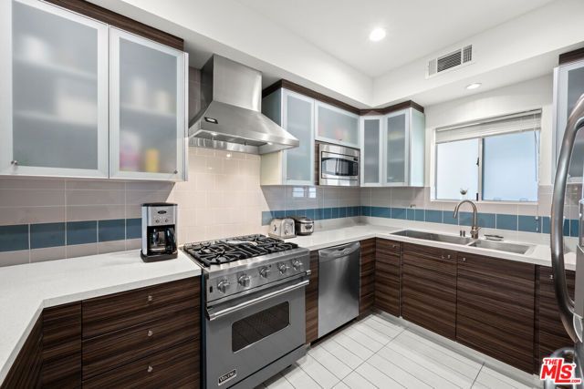 108 S Croft Avenue 102, Los Angeles, CA 90048