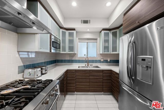 108 S Croft Avenue 102, Los Angeles, CA 90048