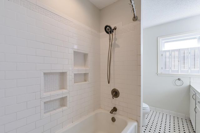 1026 S Fabrique Dr, Wichita, KS 67218