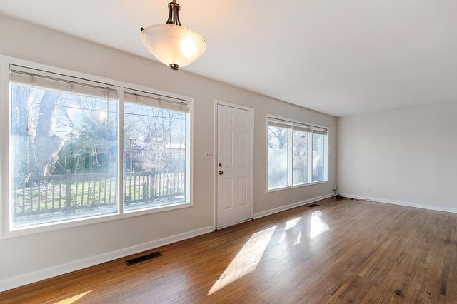 1026 S Fabrique Dr, Wichita, KS 67218