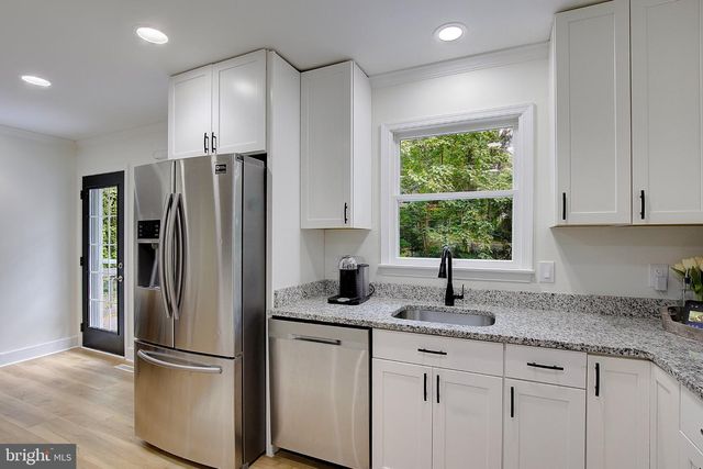 5822 LONG BEACH DR, St Leonard, MD 20685