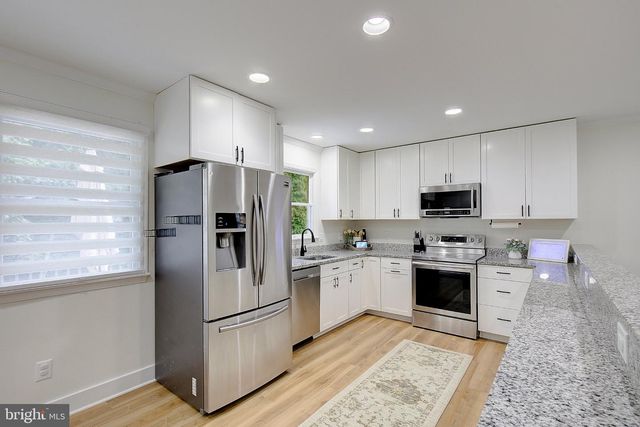 5822 LONG BEACH DR, St Leonard, MD 20685