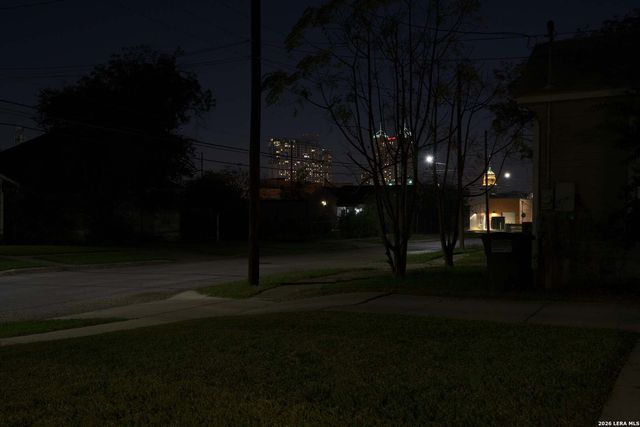 521 DAWSON ST, San Antonio, TX 78202
