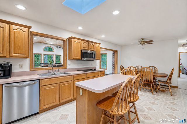 32 School House Road, Preston, CT 06365