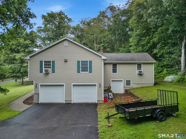 32 School House Road, Preston, CT 06365