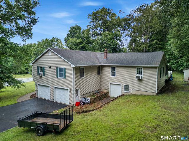 32 School House Road, Preston, CT 06365