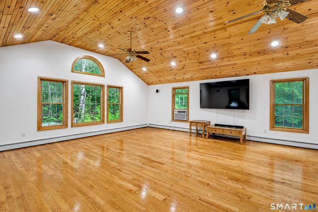 32 School House Road, Preston, CT 06365
