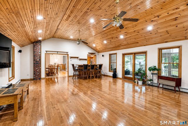 32 School House Road, Preston, CT 06365