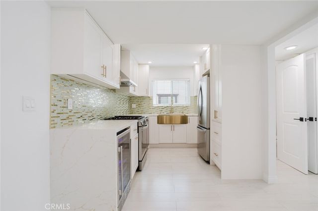13942 Oxnard Street, Valley Village, CA 91401