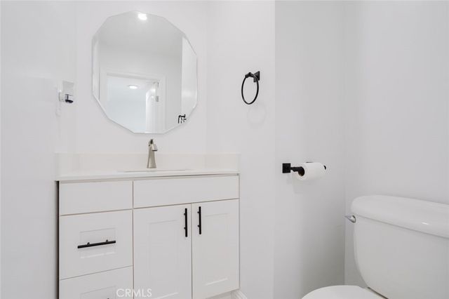 13942 Oxnard Street, Valley Village, CA 91401