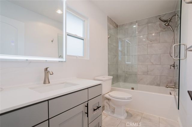 13942 Oxnard Street, Valley Village, CA 91401
