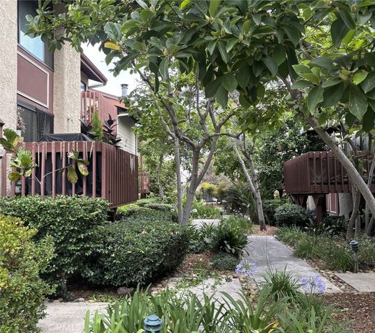 13942 Oxnard Street, Valley Village, CA 91401