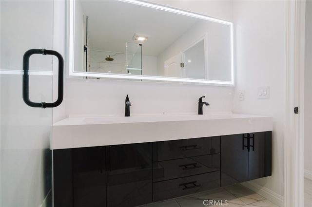 13942 Oxnard Street, Valley Village, CA 91401