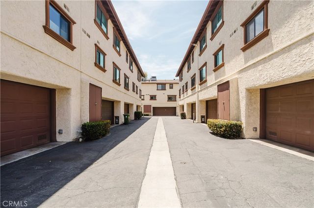 13942 Oxnard Street, Valley Village, CA 91401