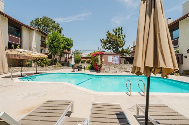 13942 Oxnard Street, Valley Village, CA 91401